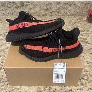 Brand new Adidas Yeezy Kids
Yeezy Boost 350 v2 "Core Red 350" sneakers